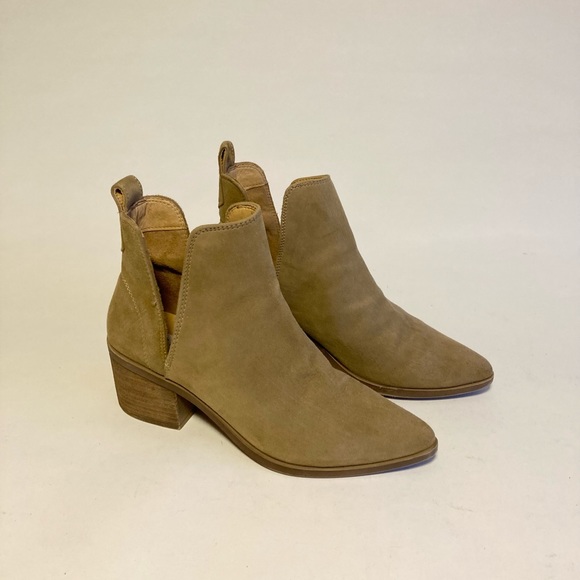 Steve Madden Cream Suede Point Toe Ankle Boots size 7 - Picture 1 of 16